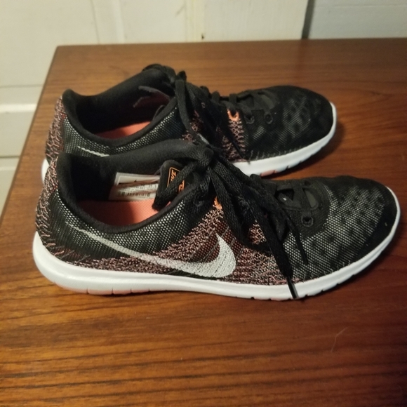 Nike Flex women's sz 8.5 in very GUC. Cleaned and sanitized. - Picture 4 of 9
